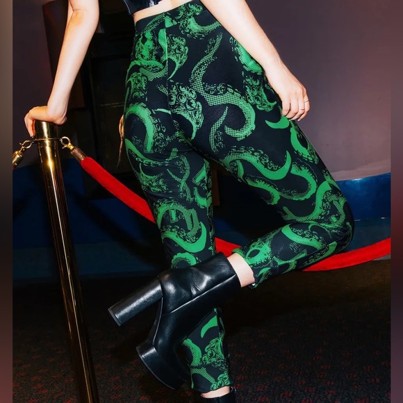 Blackmilk “CTHULHU CUFFED PANTS” Size Medium M NWT Tentacles H.P. Lovecraft - Picture 13 of 16